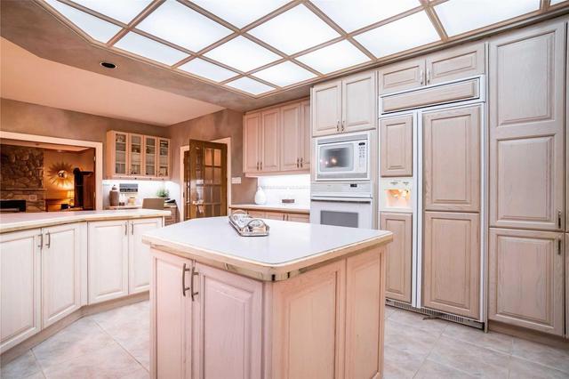 1248 Lorne Park Rd, House detached with 5 bedrooms, 6 bathrooms and 10 parking in Mississauga ON | Image 3