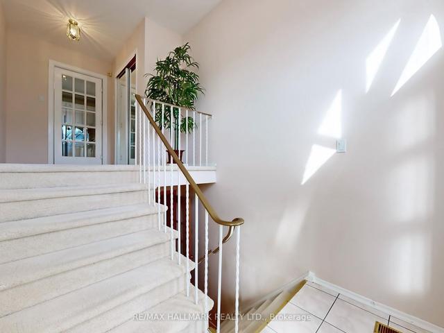 129 Sexton Cres, House semidetached with 3 bedrooms, 2 bathrooms and 3 parking in Toronto ON | Image 34
