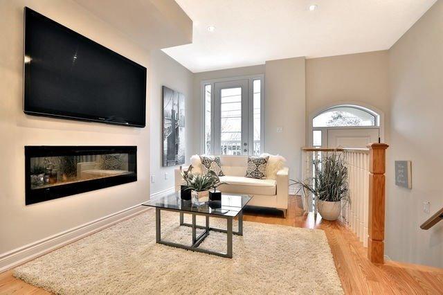 B - 1024 Islington Ave, Townhouse with 3 bedrooms, 3 bathrooms and 1 parking in Toronto ON | Image 3