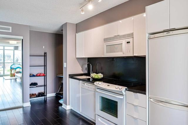 1102 - 15 Iceboat Terr, Condo with 1 bedrooms, 1 bathrooms and 1 parking in Toronto ON | Image 26