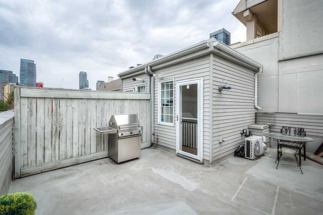 th16 - 6 Wellesley Pl, House attached with 2 bedrooms, 2 bathrooms and 1 parking in Toronto ON | Image 6