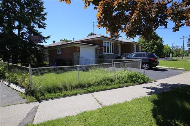 34 Gaitwin Pl, House detached with 3 bedrooms, 3 bathrooms and 2 parking in Toronto ON | Image 2