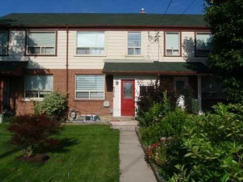8276 Kipling Ave, House attached with 3 bedrooms, 2 bathrooms and 3 parking in Vaughan ON | Image 2