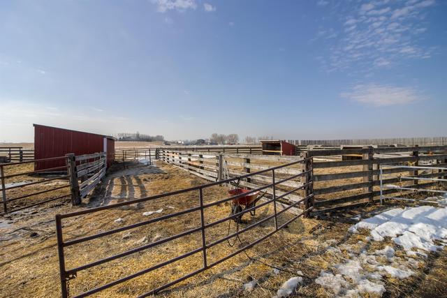 100083 Range Road 223, House detached with 3 bedrooms, 2 bathrooms and null parking in Lethbridge County AB | Image 37