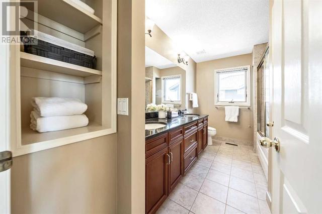 105 Candle Place Sw, House detached with 4 bedrooms, 3 bathrooms and 6 parking in Calgary AB | Image 24