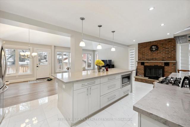 18 Mill St S, House detached with 3 bedrooms, 3 bathrooms and 4 parking in Brampton ON | Image 3