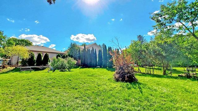27 Waltham Dr, House detached with 3 bedrooms, 2 bathrooms and 5 parking in Toronto ON | Image 24