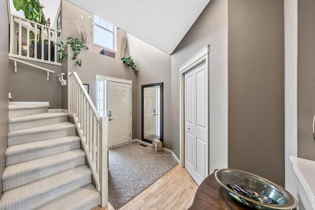 7903 Cougar Ridge Avenue Sw, House detached with 4 bedrooms, 3 bathrooms and 2 parking in Calgary AB | Image 4