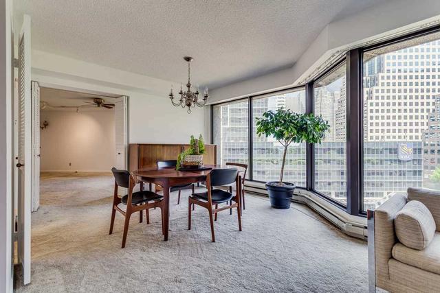 1013 - 55 Harbour Sq, Condo with 3 bedrooms, 2 bathrooms and 1 parking in Toronto ON | Image 5