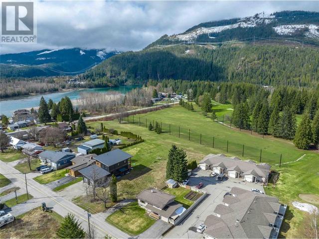 145 Columbia Park Drive, House detached with 2 bedrooms, 2 bathrooms and null parking in Revelstoke BC | Image 38