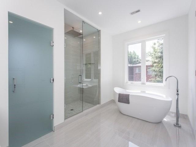 39 Holland Ave, House detached with 4 bedrooms, 4 bathrooms and 3 parking in Toronto ON | Image 4