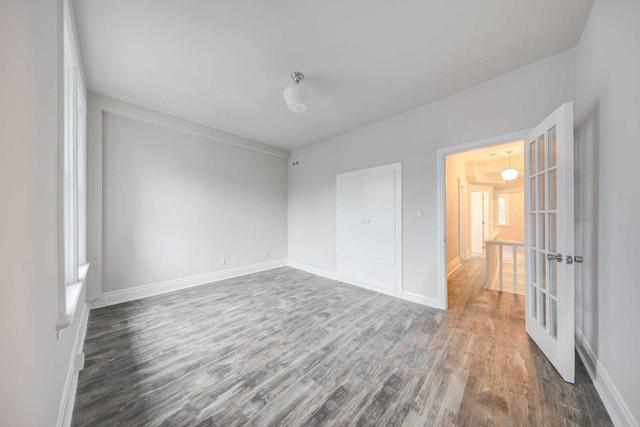 upper - 293 Augusta Ave, House attached with 2 bedrooms, 1 bathrooms and 0 parking in Toronto ON | Image 4