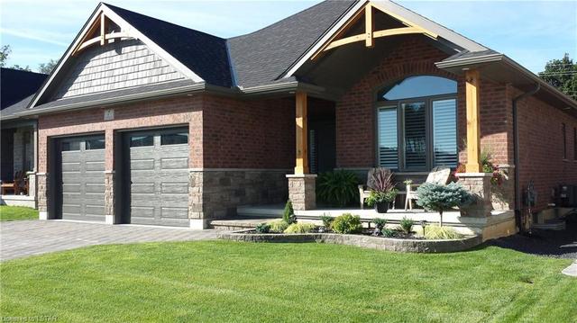 7 Lindsay Crescent, House detached with 3 bedrooms, 3 bathrooms and 4 parking in Strathroy Caradoc ON | Image 1