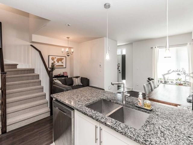 3 - 12 Applewood Lane, Townhouse with 3 bedrooms, 3 bathrooms and 1 parking in Toronto ON | Image 2