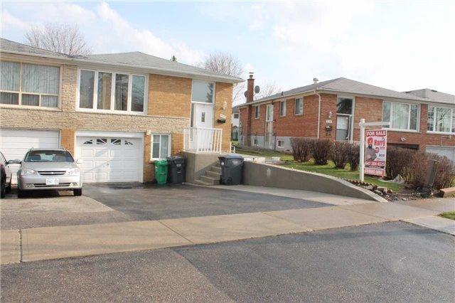 3180 Mallbridge Cres, House semidetached with 3 bedrooms, 2 bathrooms and 2 parking in Mississauga ON | Image 3