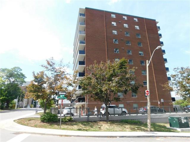 803 - 81 Charlton Avenue E, Condo with 2 bedrooms, 1 bathrooms and null parking in Hamilton ON | Image 5