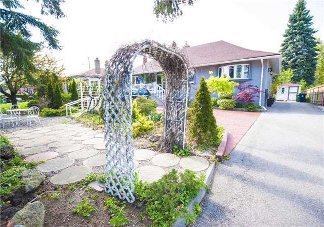 2 Joy Dr, House detached with 3 bedrooms, 2 bathrooms and 6 parking in Toronto ON | Image 2