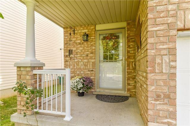 747 Laurelwood Dr, House detached with 3 bedrooms, 2 bathrooms and 2 parking in Waterloo ON | Image 2
