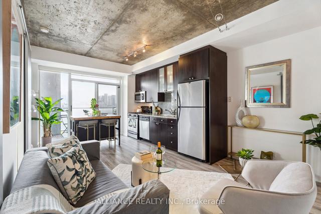 927 - 1 Shaw St, Condo with 1 bedrooms, 2 bathrooms and 1 parking in Toronto ON | Image 11