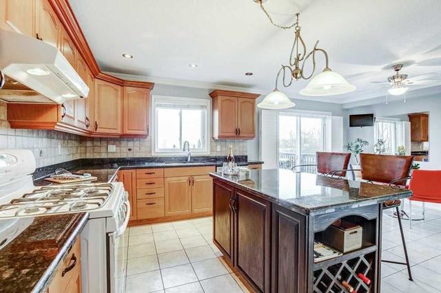 99 Vinifera Dr, House detached with 3 bedrooms, 4 bathrooms and 6 parking in Grimsby ON | Image 2