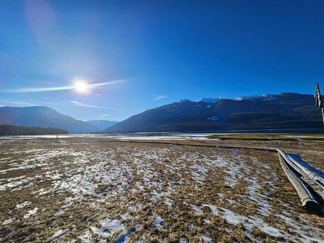 534 Bayview Road, House detached with 2 bedrooms, 2 bathrooms and null parking in Central Kootenay K BC | Image 2