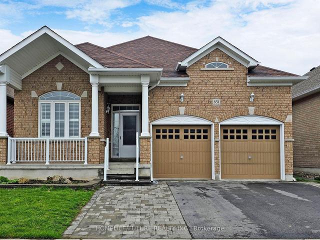 851 Eagle Ridge Dr, House detached with 3 bedrooms, 3 bathrooms and 4 parking in Oshawa ON | Image 1