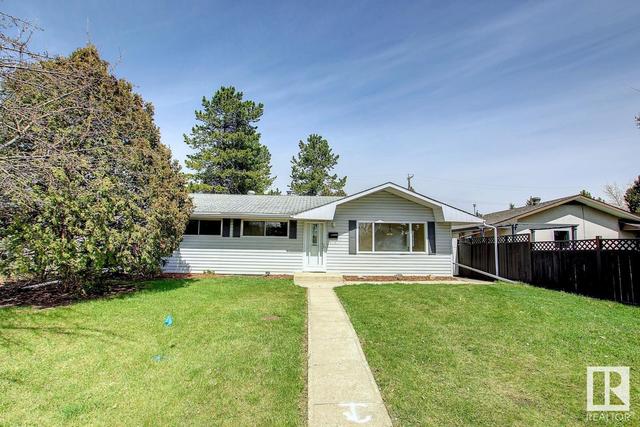 10508 52 Av Nw, House detached with 3 bedrooms, 1 bathrooms and null parking in Edmonton AB | Card Image