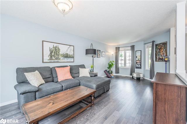7 Bard Boulevard, House detached with 4 bedrooms, 2 bathrooms and 4 parking in Guelph ON | Image 3