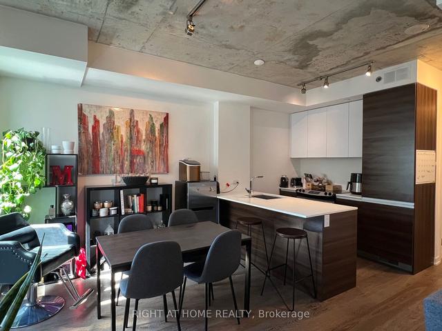 311 - 8 Gladstone Ave, Condo with 2 bedrooms, 1 bathrooms and 1 parking in Toronto ON | Image 4