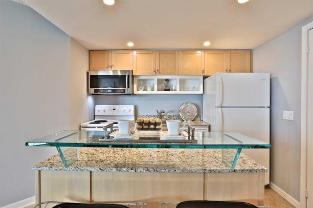 1710 - 208 Queens Quay W, Condo with 1 bedrooms, 2 bathrooms and 1 parking in Toronto ON | Image 29