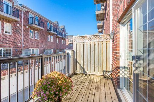 th 98 - 117a The Queensway Ave, Townhouse with 3 bedrooms, 2 bathrooms and 2 parking in Toronto ON | Image 11
