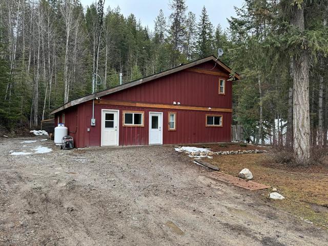 644 Golden Donald Upper Rd, House detached with 4 bedrooms, 2 bathrooms and null parking in Columbia Shuswap A BC | Image 5