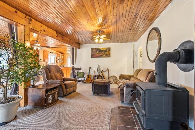 1037 Old Mine Lane, House detached with 3 bedrooms, 1 bathrooms and 15 parking in South Frontenac ON | Image 3