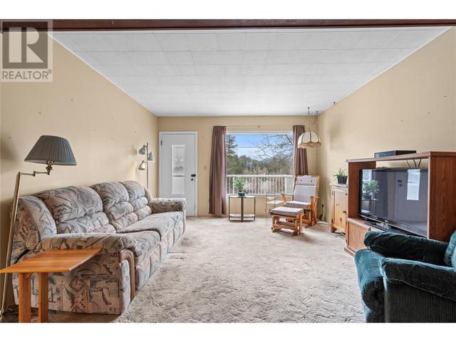 2218 Park Avenue, House detached with 2 bedrooms, 1 bathrooms and 4 parking in Lumby BC | Image 14
