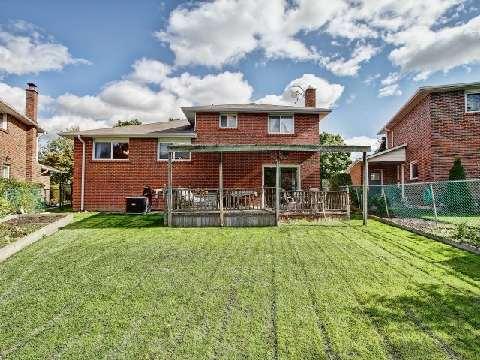 36 Dunmurray Blvd, House detached with 3 bedrooms, 3 bathrooms and 4 parking in Toronto ON | Image 19
