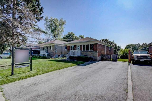 864 Scarborough Golf Clu Rd, House detached with 3 bedrooms, 2 bathrooms and 4 parking in Toronto ON | Image 1