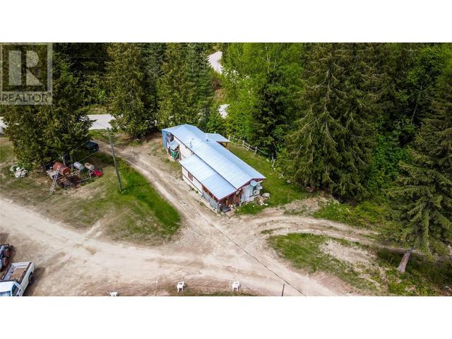 2180 Clough Road, House detached with 3 bedrooms, 2 bathrooms and 6 parking in Columbia Shuswap B BC | Image 4