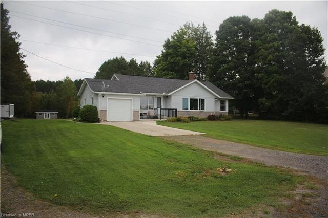 11734 Hwy 522 Highway, House detached with 3 bedrooms, 2 bathrooms and 9 parking in Parry Sound, Unorganized, Centre Part ON | Image 1