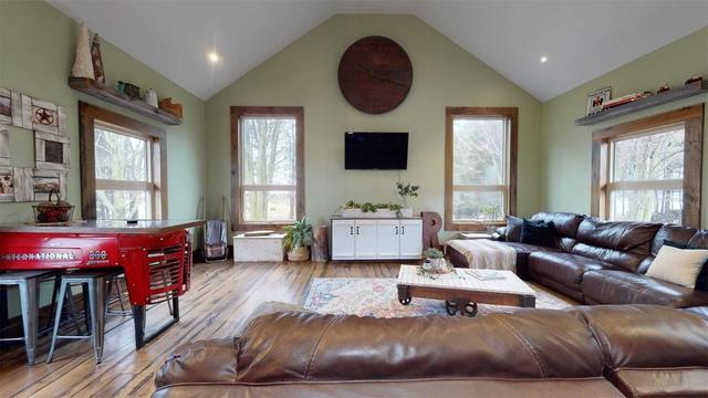 8599 Concession Rd 6, Home with 3 bedrooms, 3 bathrooms and 11 parking in Mapleton ON | Image 7