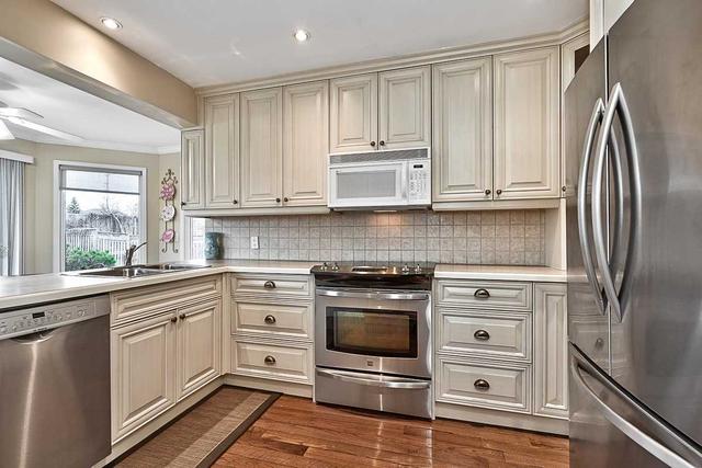16 Neville Cres, House detached with 4 bedrooms, 3 bathrooms and 4 parking in Brampton ON | Image 12