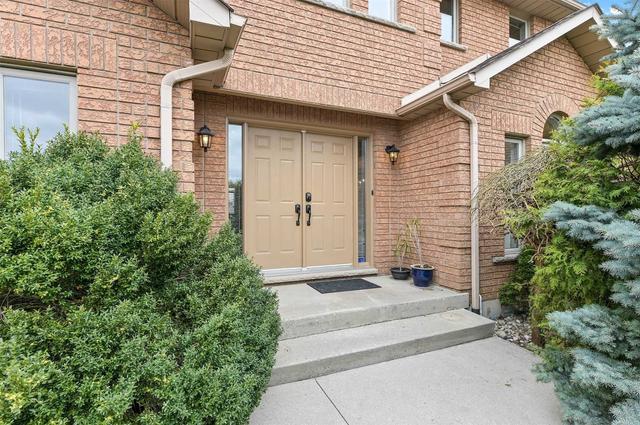 3 Morningstar Crt, House detached with 3 bedrooms, 3 bathrooms and 6 parking in Hamilton ON | Image 23