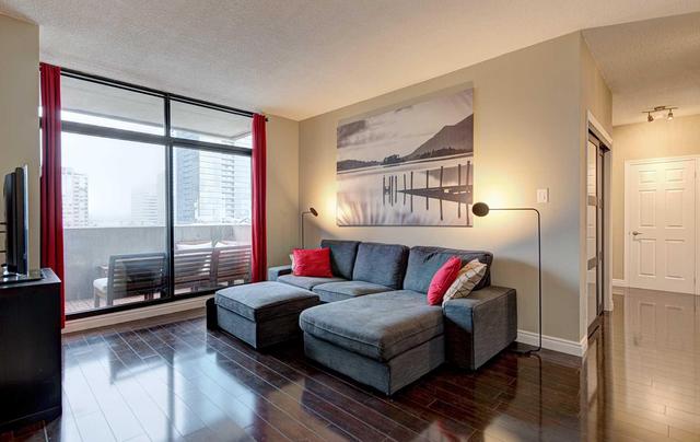 86 Gloucester St, Condo with 2 bedrooms, 2 bathrooms and 1 parking in Toronto ON | Image 4