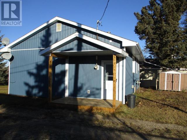 412 1st Street, House detached with 2 bedrooms, 1 bathrooms and 6 parking in Manning AB | Image 3