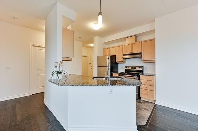 1002 - 7730 Kipling Ave, Condo with 2 bedrooms, 2 bathrooms and 1 parking in Vaughan ON | Image 2