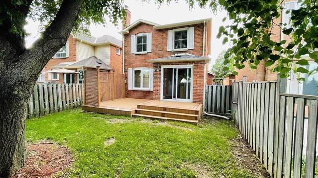 39 Miley Dr, House attached with 3 bedrooms, 2 bathrooms and 3 parking in Markham ON | Image 4