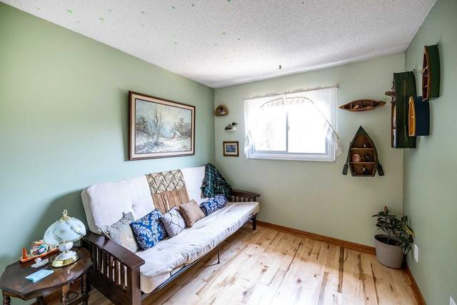 731 Bennett Cres, House detached with 3 bedrooms, 2 bathrooms and 6 parking in Oshawa ON | Image 3