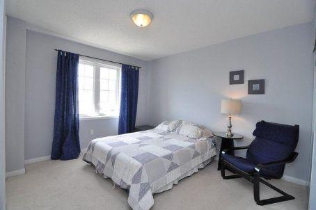 862 Bourne Cres, House attached with 2 bedrooms, 3 bathrooms and 2 parking in Oshawa ON | Image 9