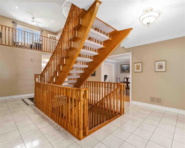 909 Damascus Crt, House detached with 5 bedrooms, 5 bathrooms and 12 parking in Newmarket ON | Image 2
