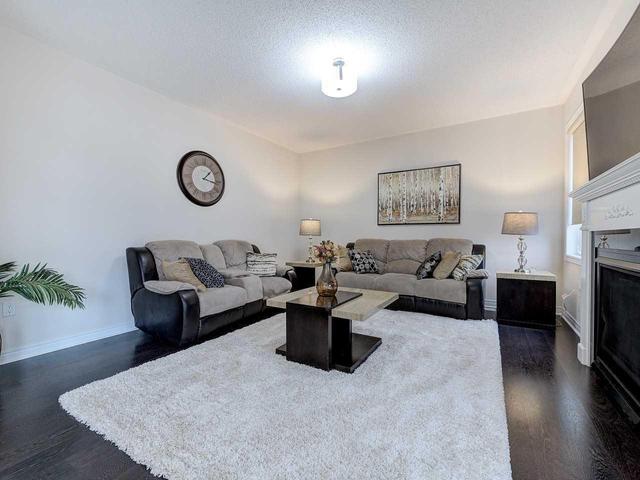 5 Teal Crest Circ, House detached with 4 bedrooms, 3 bathrooms and 4 parking in Brampton ON | Image 2