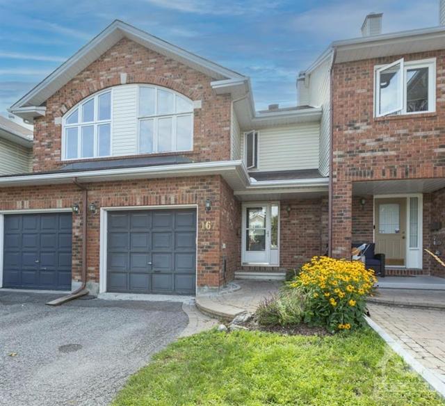 167 Thornbury Crescent, Townhouse with 2 bedrooms, 2 bathrooms and 2 parking in Ottawa ON | Image 1